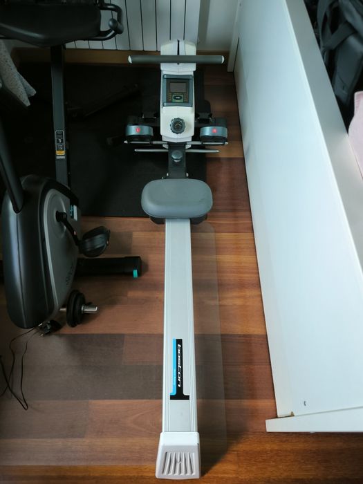 BH Fitness R307 – Máquina de Remo Compacta com Monitor LCD