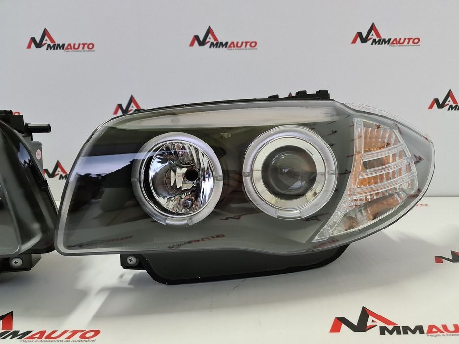 Faróis Angel Eyes CCFL BMW Série E81 E82 E87 E88 Fundo Preto