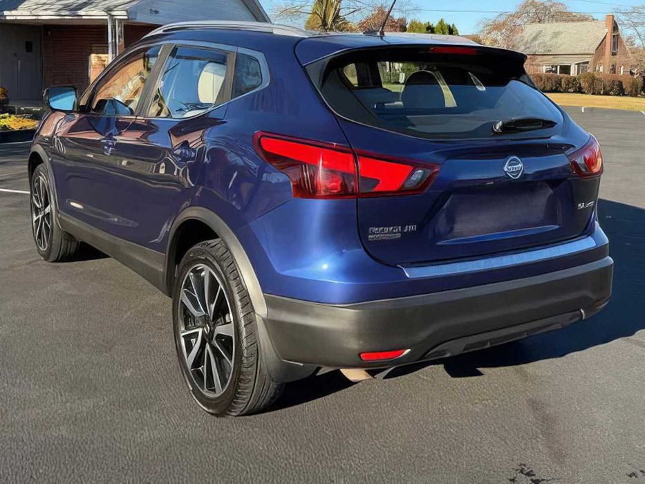 Nissan Rogue Sport      2018