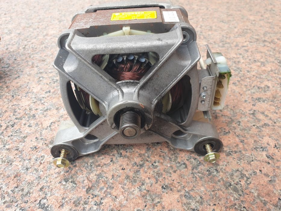 Pralka Ariston ALS109XEU sprzedam na części