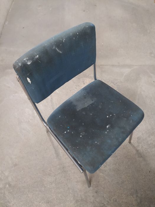 Cadeira estável com tinta