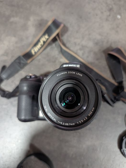 Fujifilm s9600 finepix.