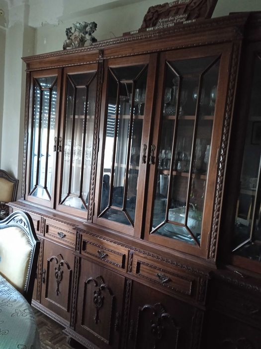 Moveis de casa de jantar complelta em madeira