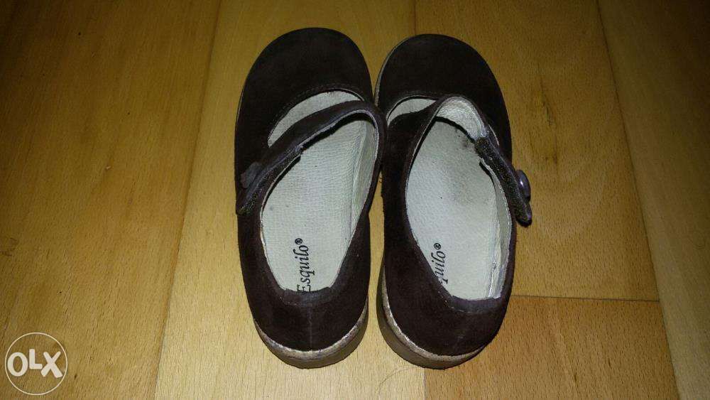 Sapatos camurça castanhos loja bairro Assunção