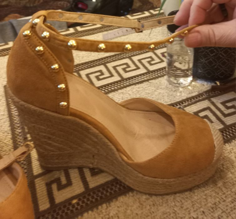 Buty na koturnie damskie