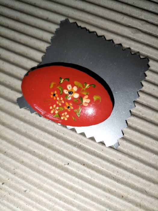 Stara broszka, ręcznie malowana, vintage,70',,metalowa