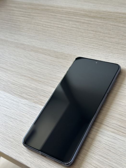 Samsung Galaxy S21 - stan bardzo dobry