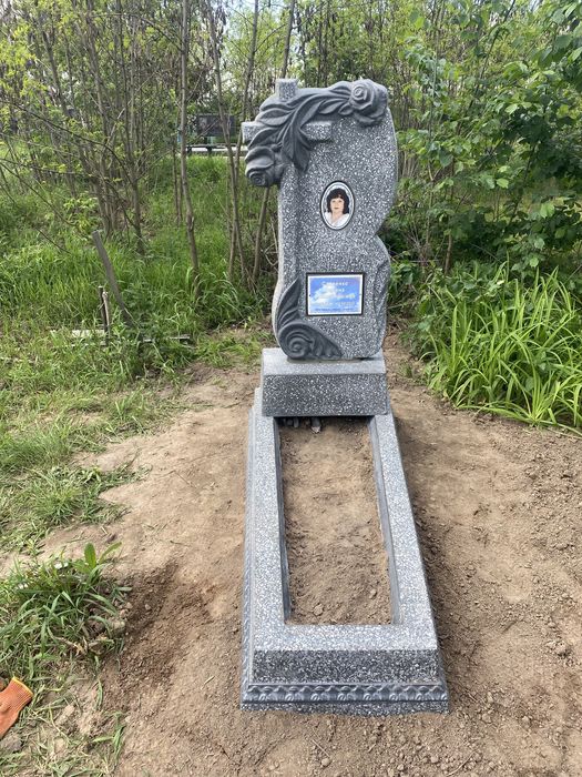 Памятники ,граніт ,крошка ,пластик ,бетоні ,надгробия