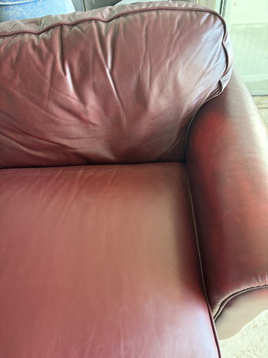 Sofá em pele com 2 metros x 95 cm