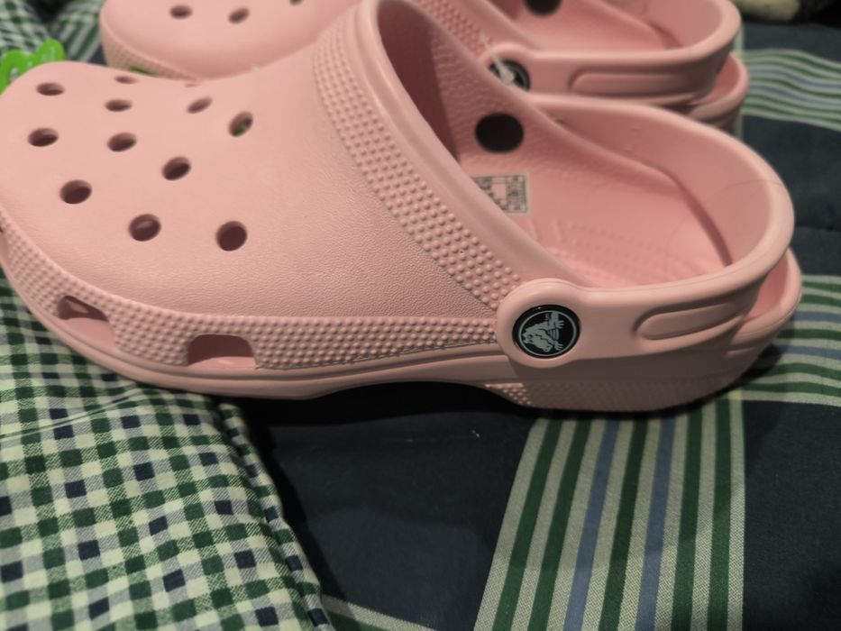 Crocs originals cor de rosa novos por usar