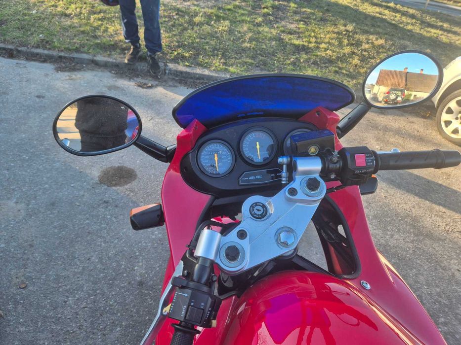 Motocykl Suzuki GSX 600F