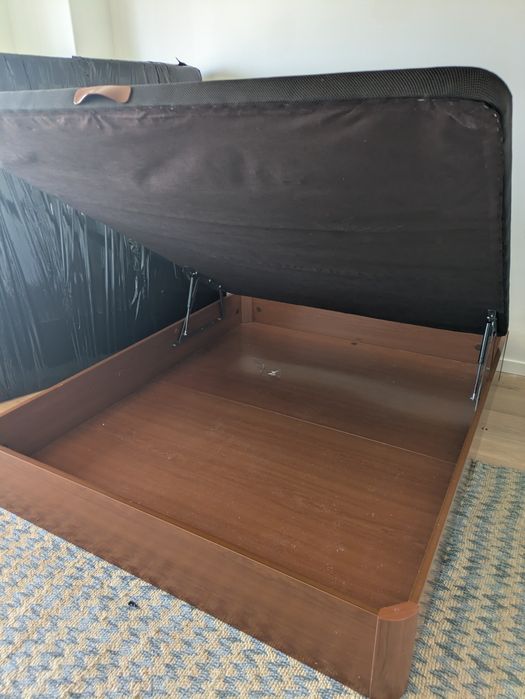 Cama de madeira maciça