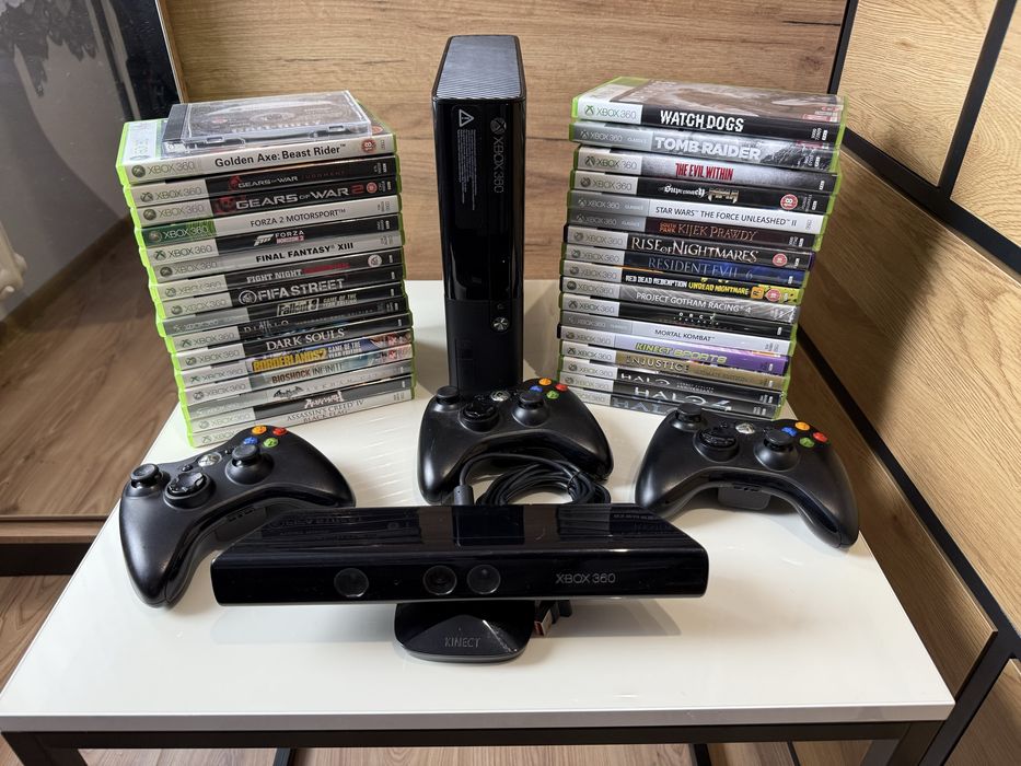 XBOX 360 E 250GB + Kinect + 3 pady + 34 gry