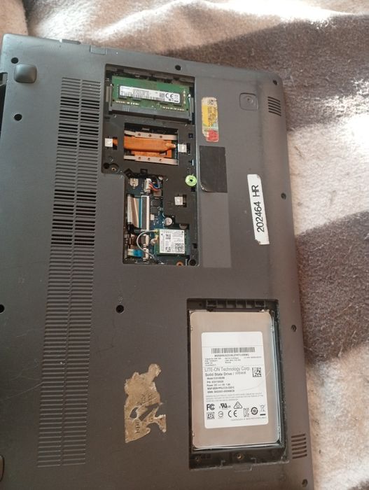 Продам ноутбук на запчастини