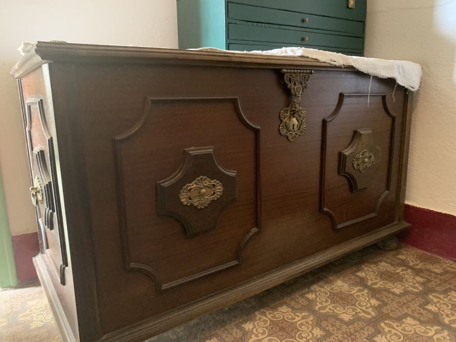 Arca em madeira para arrumação