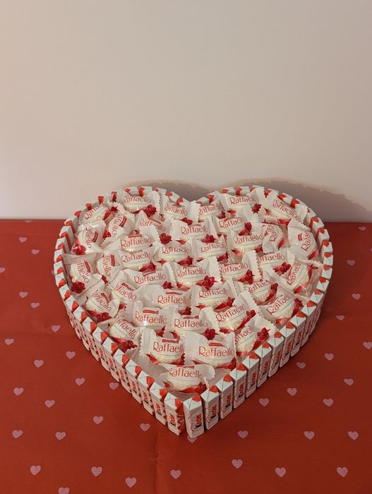 Букет до дня закоханих    розмір серця ( 32,5*32,5 *5 см)