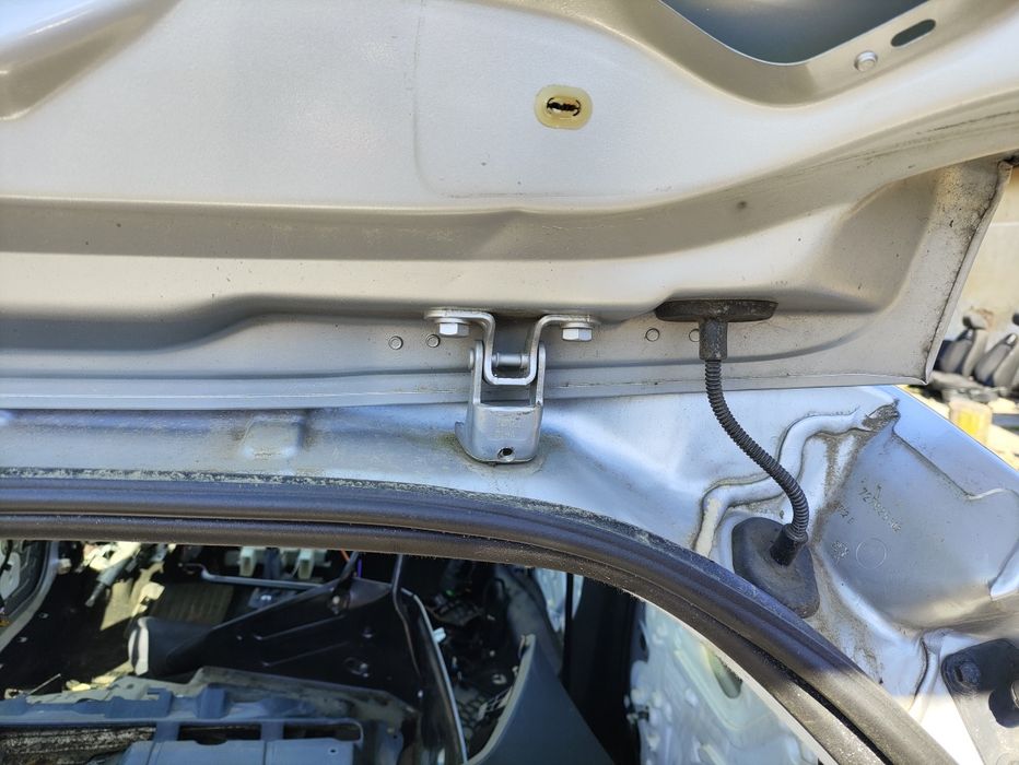 Peugeot 208 2012-2019 кришка багажника колір срібний CC8H