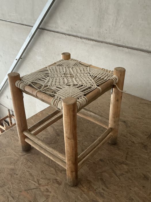 4 Banquetas Pequenas em Madeira Maciça – Juta e Macramê
