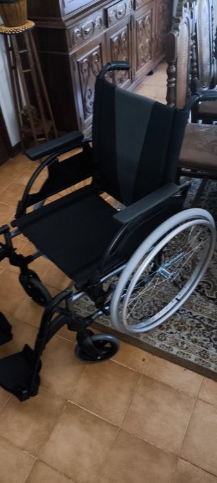 Cadeira de Rodas+cadeira sanitária+ andarilho +almofada anti escaras