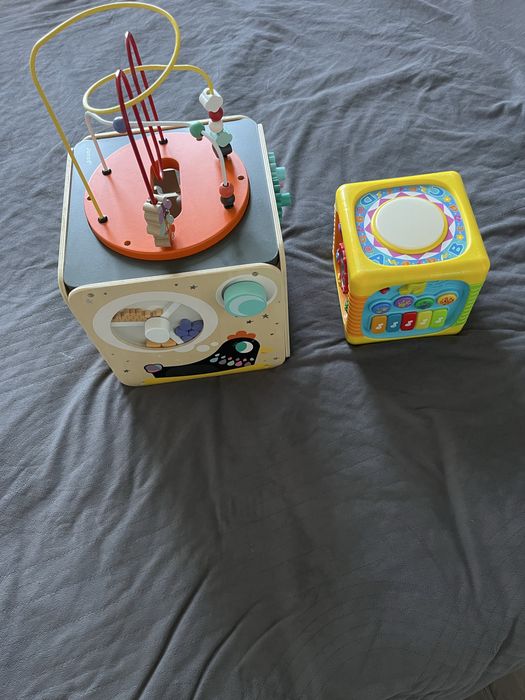 Kostka Janod edukacyjna duza plus druga kostka grajaca gratis.