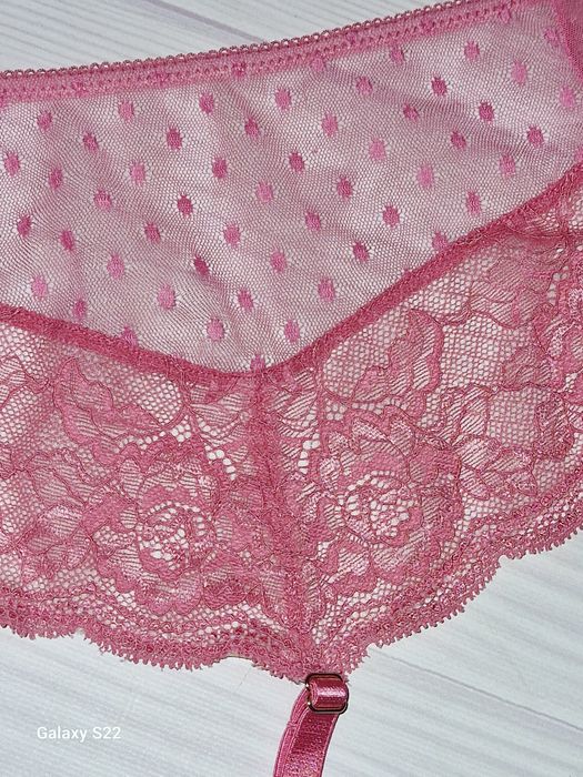 Рожевий мережевий пояс для панчох великий розм ір 22