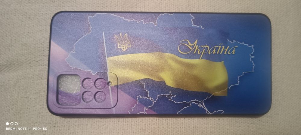 Чехлы на телефон.