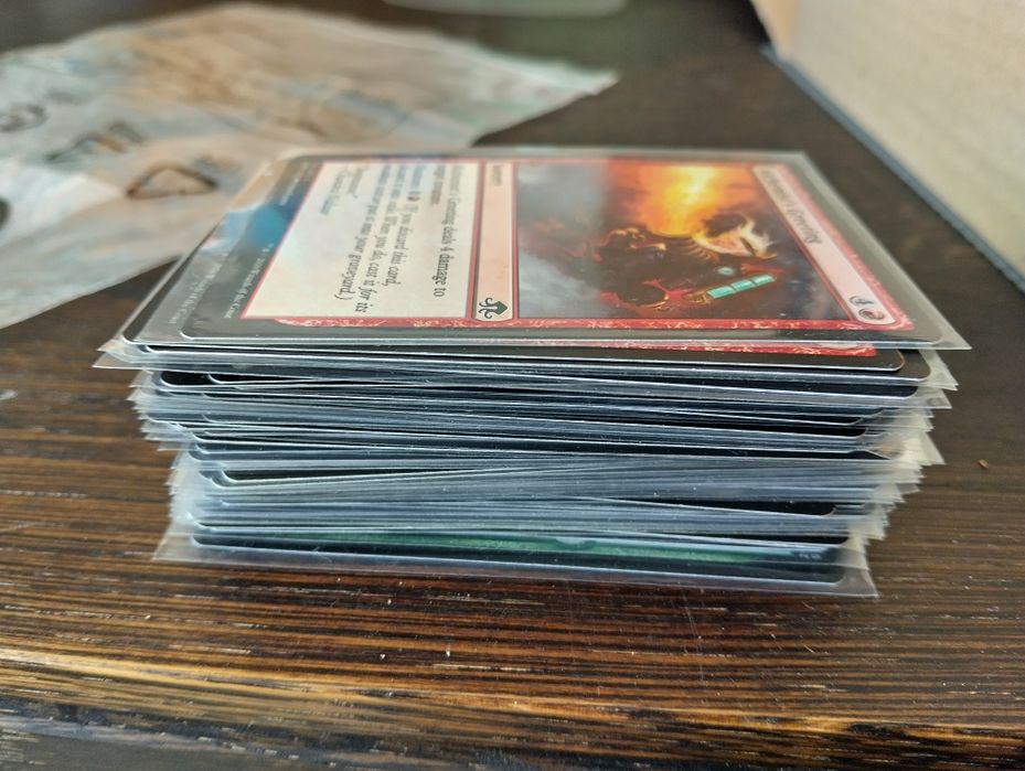 Zestaw kart MTG plus koszulki