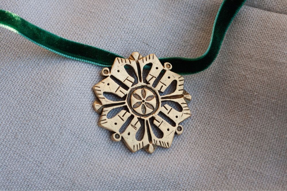 Прикраса підвіска на шию Дукач кулон квітка купити чокер