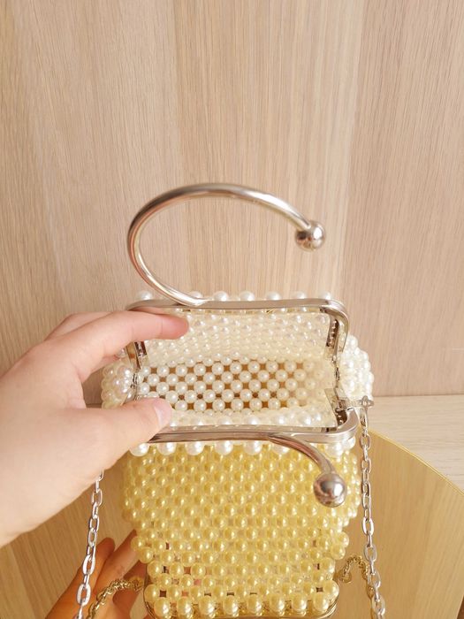 Torebka Kremowa Srebrna Perłowa Perły Z Uchytem Do Ręki Na Ramię