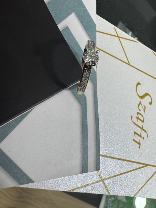 Pierścionek z brylantem 0,43ct