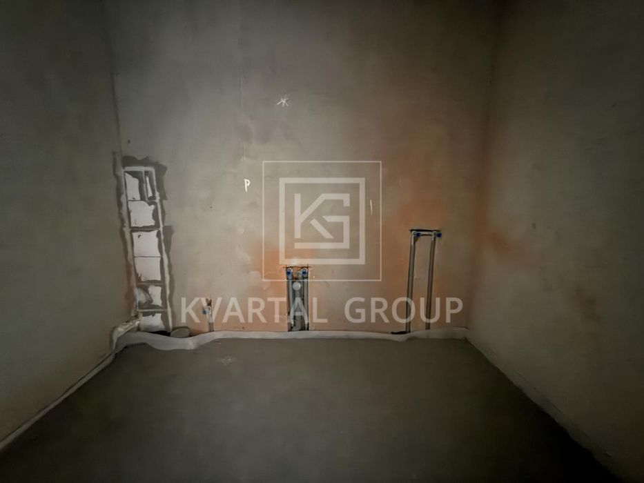 Продам 2 к.квартиру з початковим ремонтом 53 кв.м .  Бомбосховище +