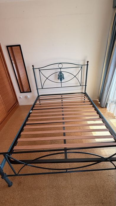 Cama com estrado 1,4x2m
