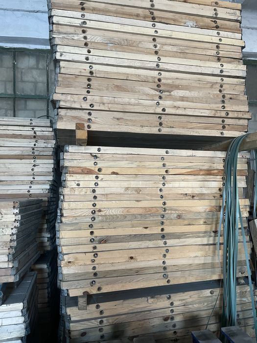 Піддон технологічний  для вібропреса. Деревʼяний піддон.