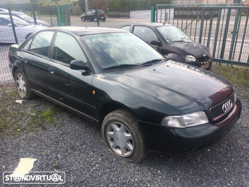 Audi A4 de 1998 para peças