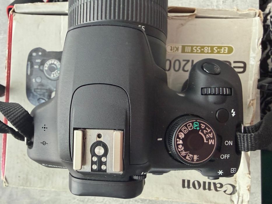Продам Canon EOS-1200D