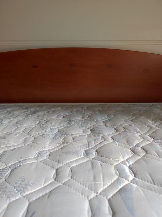 Cama dupla com estrado