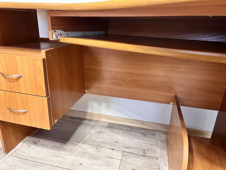 Терміново! Компютерний письмовий стіл/офісний учбовий /стол письменный