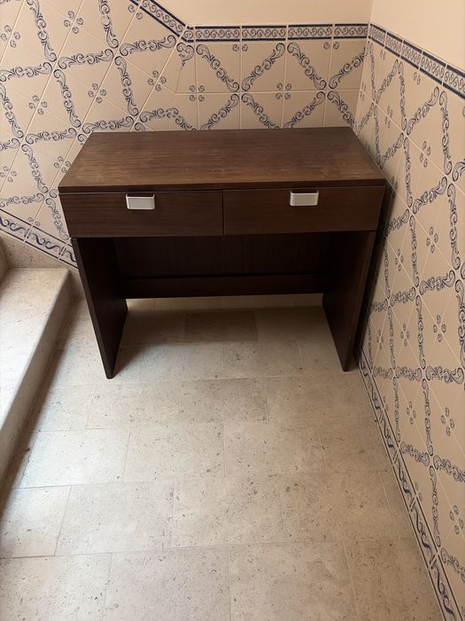 Movel com duas gavetas