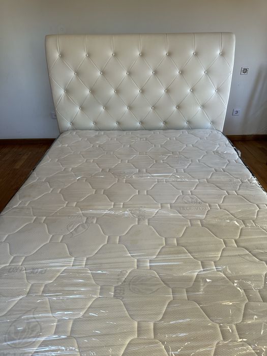 Vendo cama com colchão