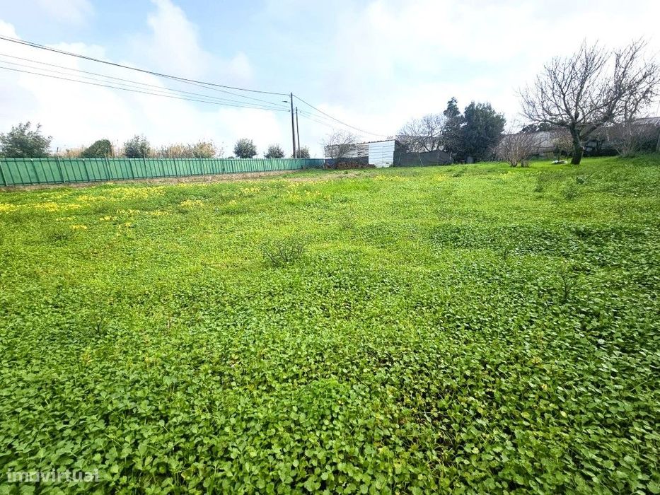 Land with 1,027 m² with high construction potential – Lourinhã