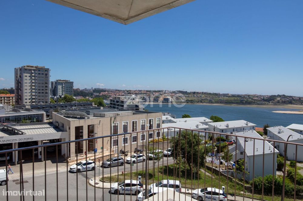 Luxury T2 Apartment in Porto: An Elegant and Exclusive Retreat