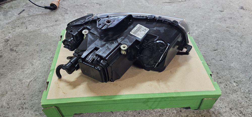 Lampa lewa przód audi a3 sportback 2007r orginał