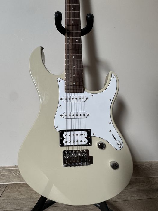 Yamaha Pacifica 112V Vintage White E-Gitara + Zestaw: wzmacniacz, Sluchawki, Stojak, Kabel, uchwyt na szyje,