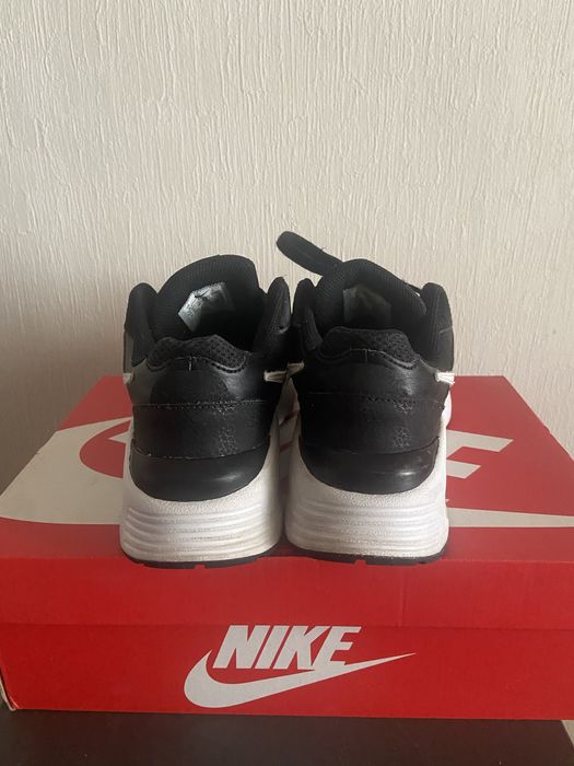 Кроссовки Nike оригинал 40.5 коробка