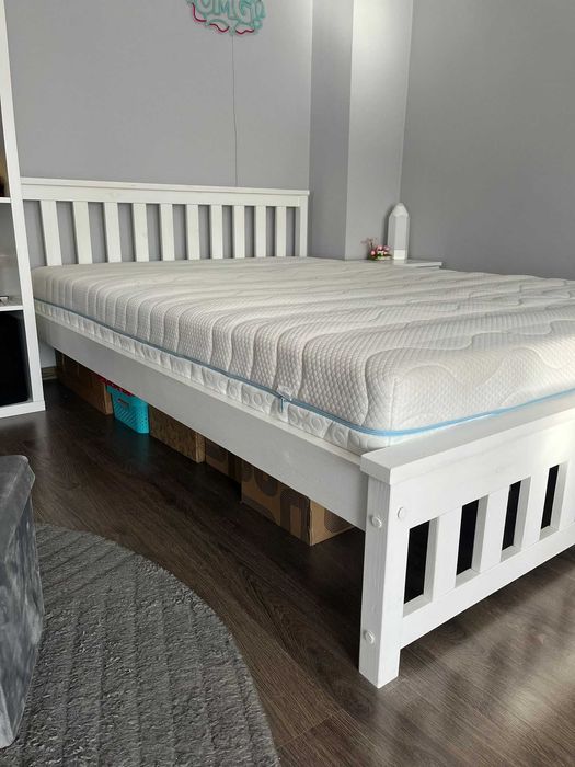 Łóżko z materacem 140/200