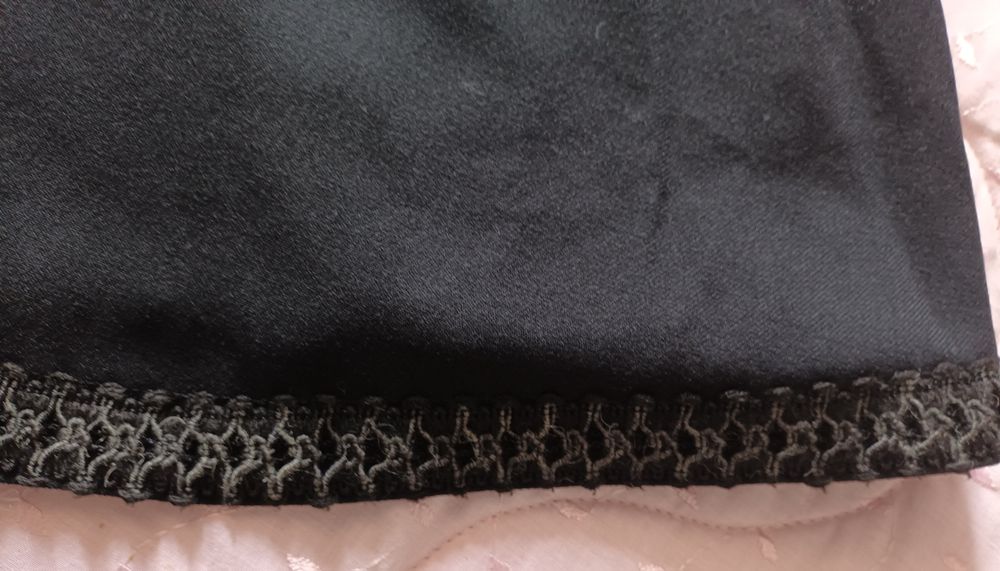Saia preto em design  godé