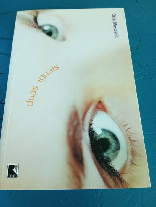 Cínthia Moscovich - Duas iguais