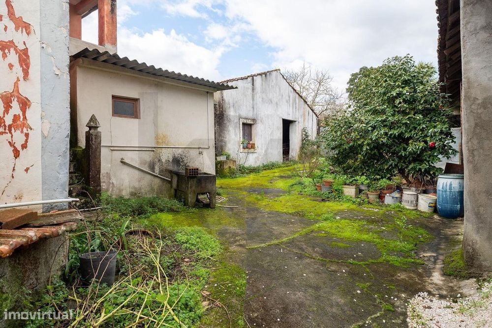 Moradia T10 com Terreno (ÁREA TOTAL 1143m2)  – Arneiro das Milhariças