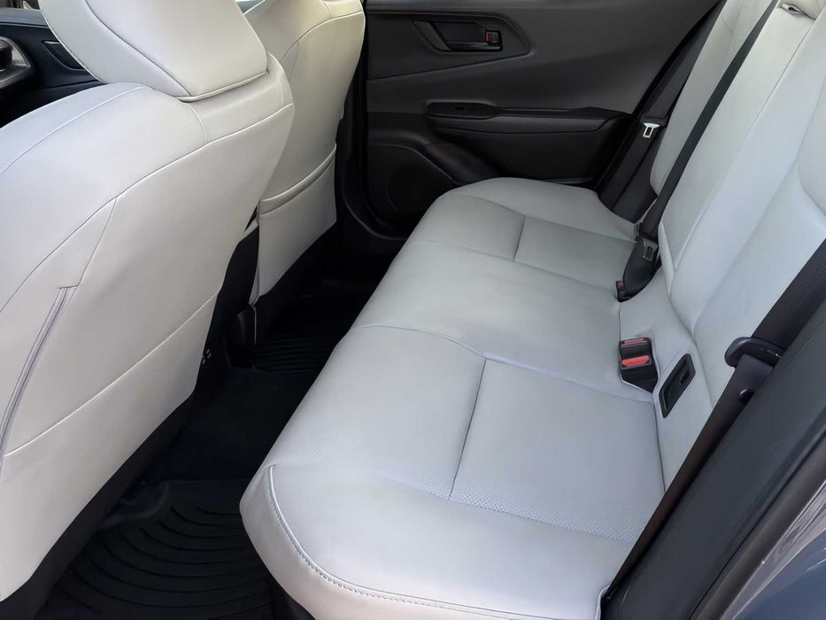 Toyota Prius      2024