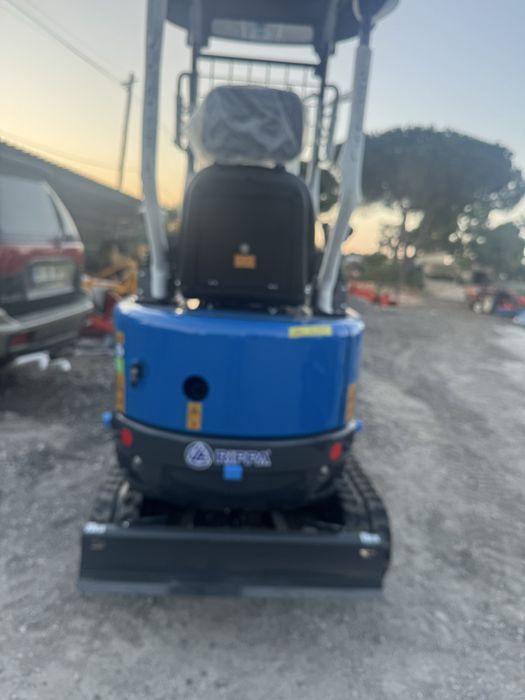 Giratoria marca RIPER  1,5T com engate rápido Hidraulico.